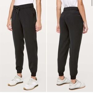 Lululemon On the Fly Joggers in Black- size 8